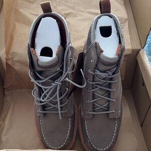 Women’s lace up boots